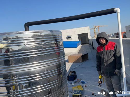 合肥启灏医疗科技有限公司空气热水器安装现场